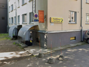 Kesklinna lombard, Maneeži 1